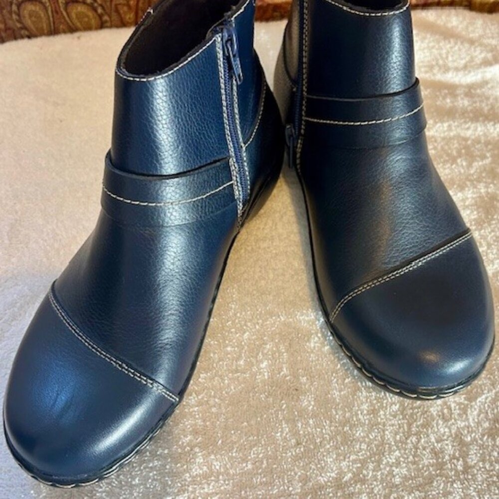 Clarks Ankle Boots (Ultimate Comfort Collection) *Brand New* Leather 6W Navy
